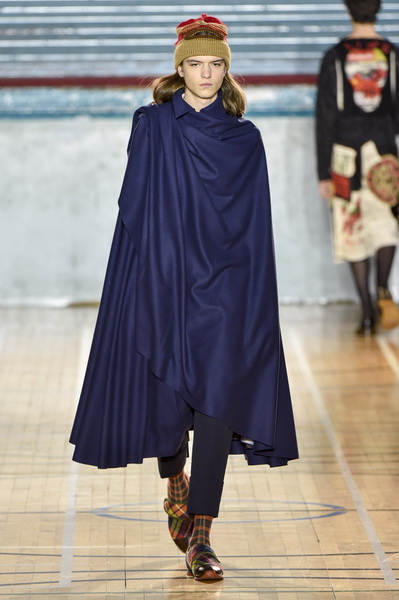 Vivienne Westwood AW 2017 (72647- Vivienne- Westwood-AW-2017-11.jpg)